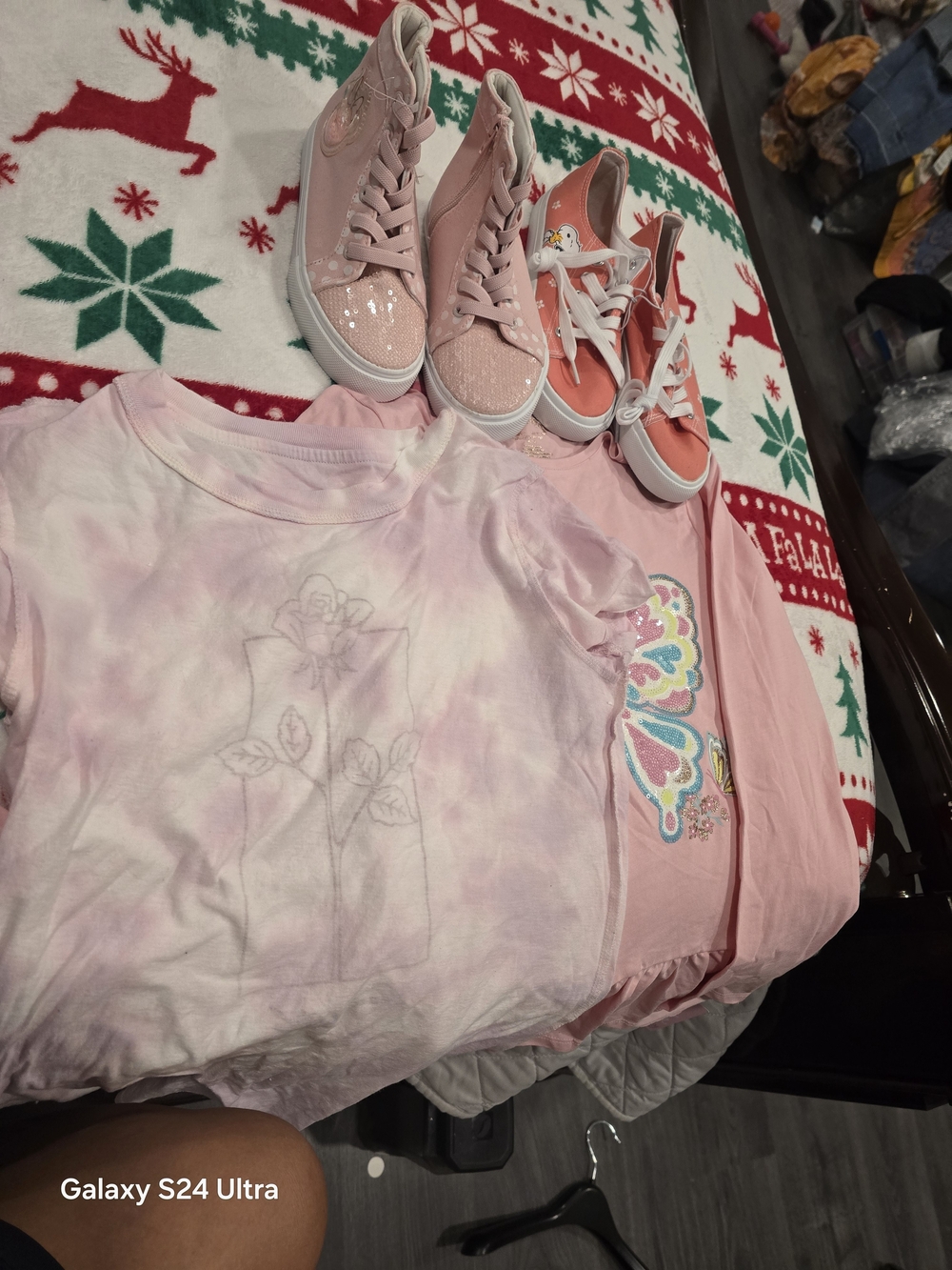 Girls' Pink Tie-Dye & Graphic Short-Sleeve Tops - Brand Unspecified.  Son 2 Par